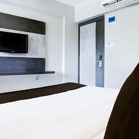 Hotel Super Townhouse Oak Vashi Turambhe Zewnętrze zdjęcie