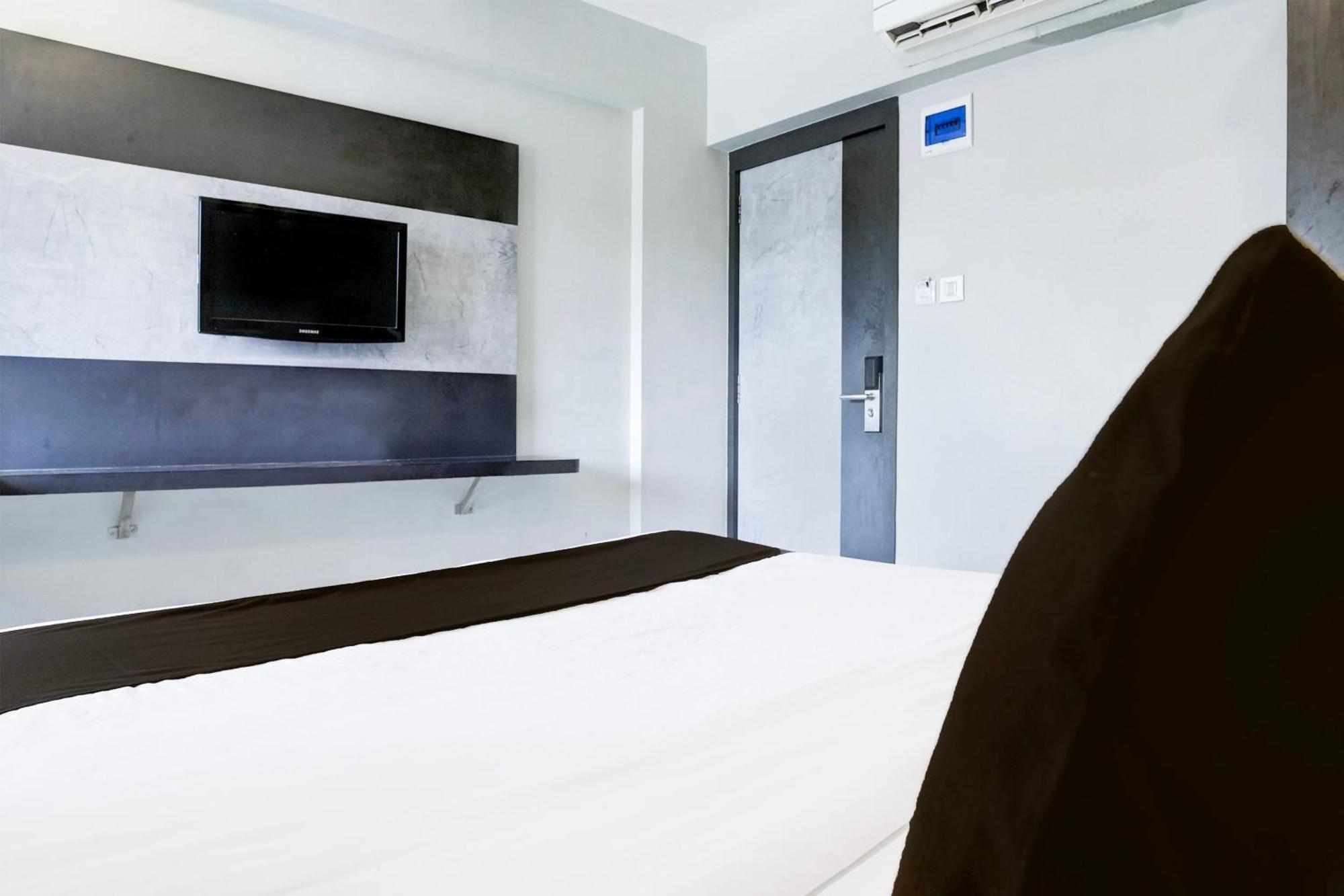 Hotel Super Townhouse Oak Vashi Turambhe Zewnętrze zdjęcie