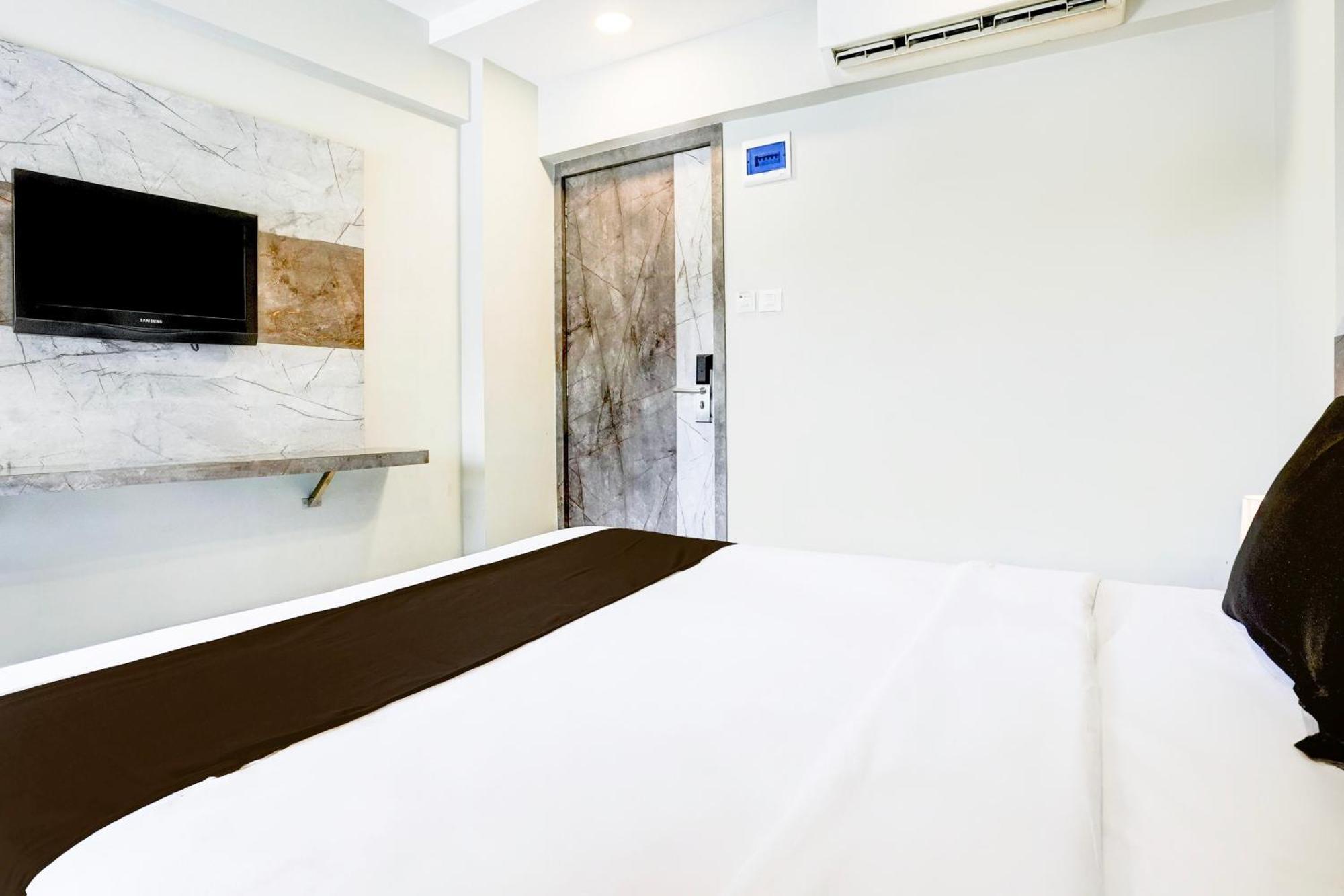 Hotel Super Townhouse Oak Vashi Turambhe Zewnętrze zdjęcie