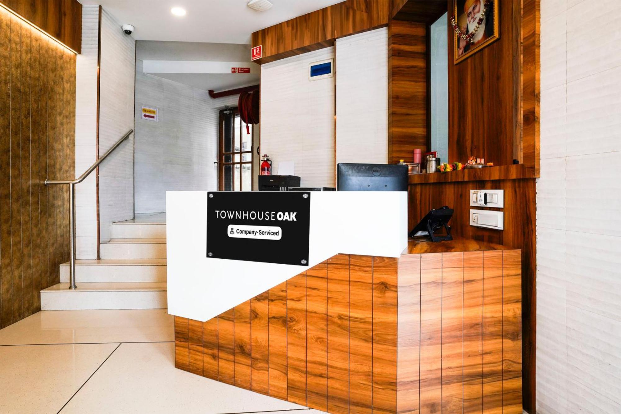 Hotel Super Townhouse Oak Vashi Turambhe Zewnętrze zdjęcie