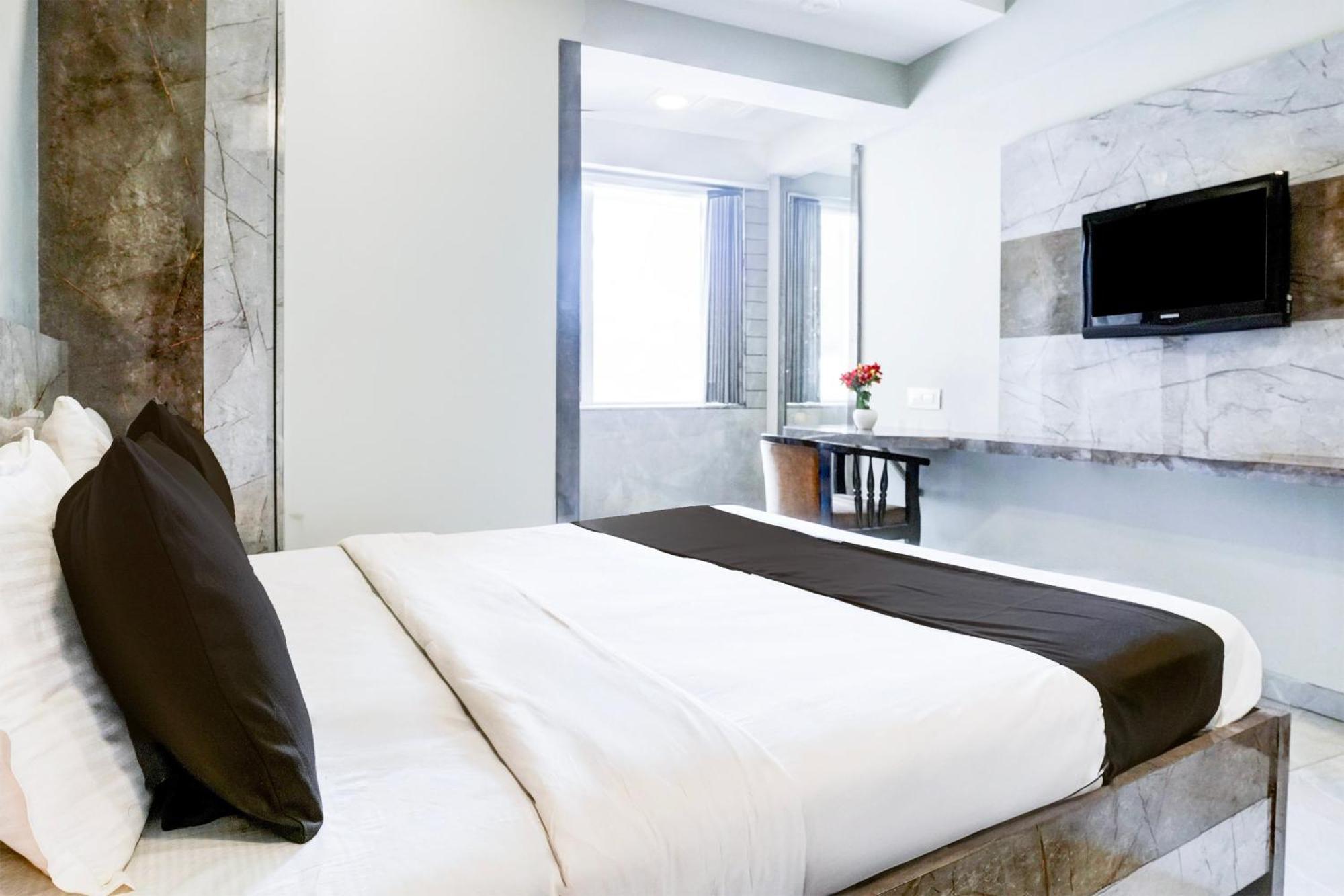 Hotel Super Townhouse Oak Vashi Turambhe Zewnętrze zdjęcie