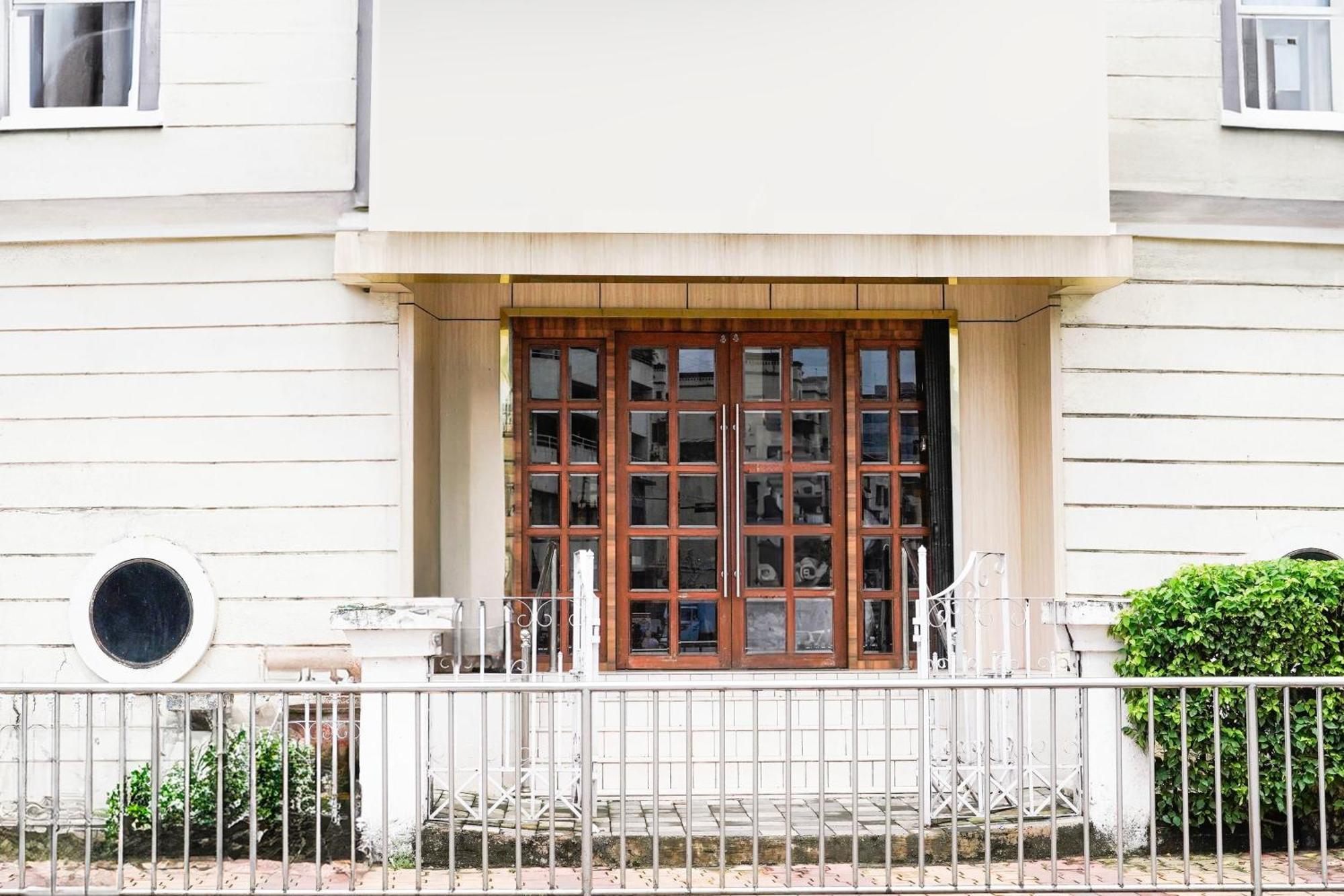 Hotel Super Townhouse Oak Vashi Turambhe Zewnętrze zdjęcie