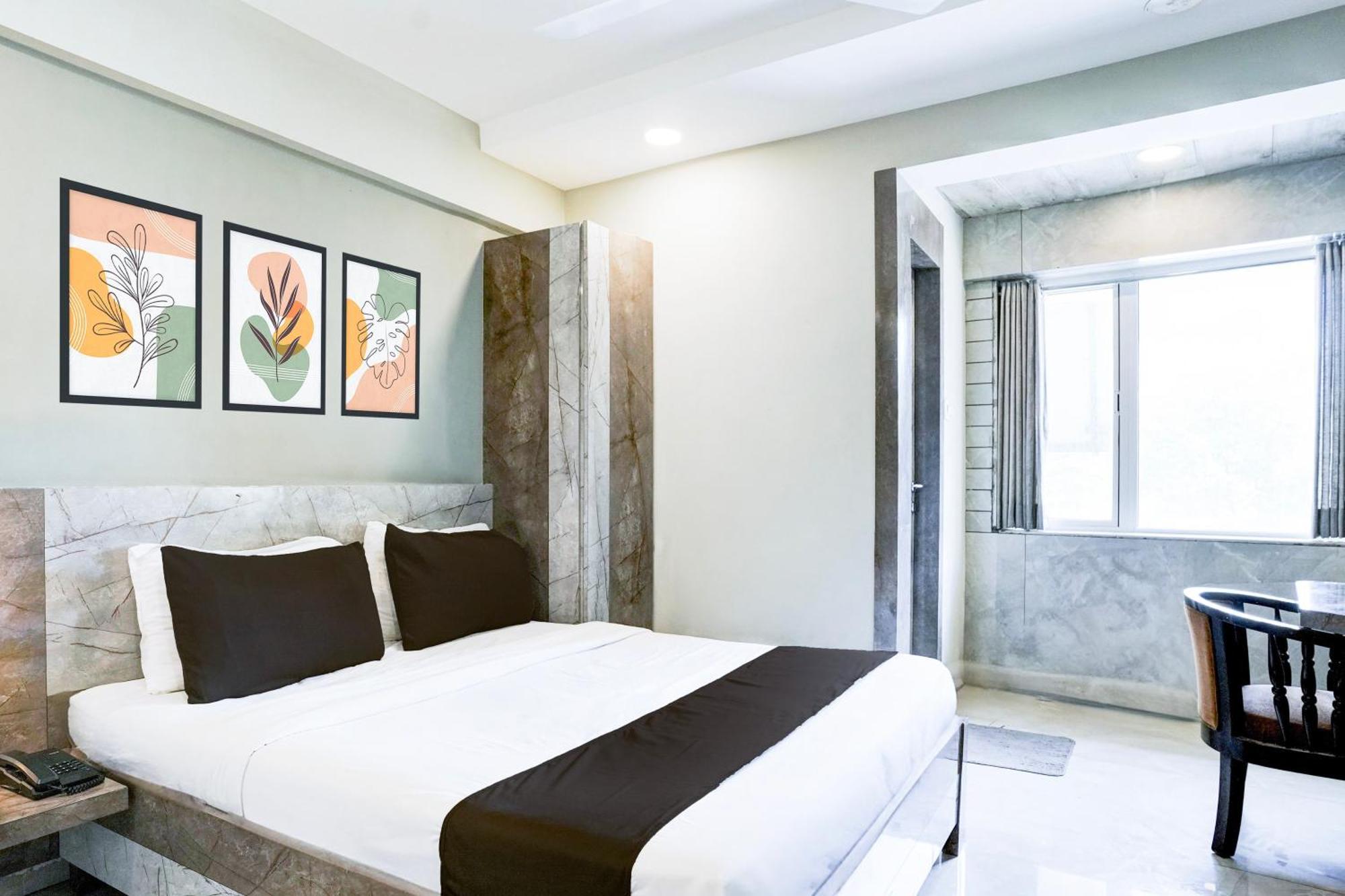 Hotel Super Townhouse Oak Vashi Turambhe Zewnętrze zdjęcie