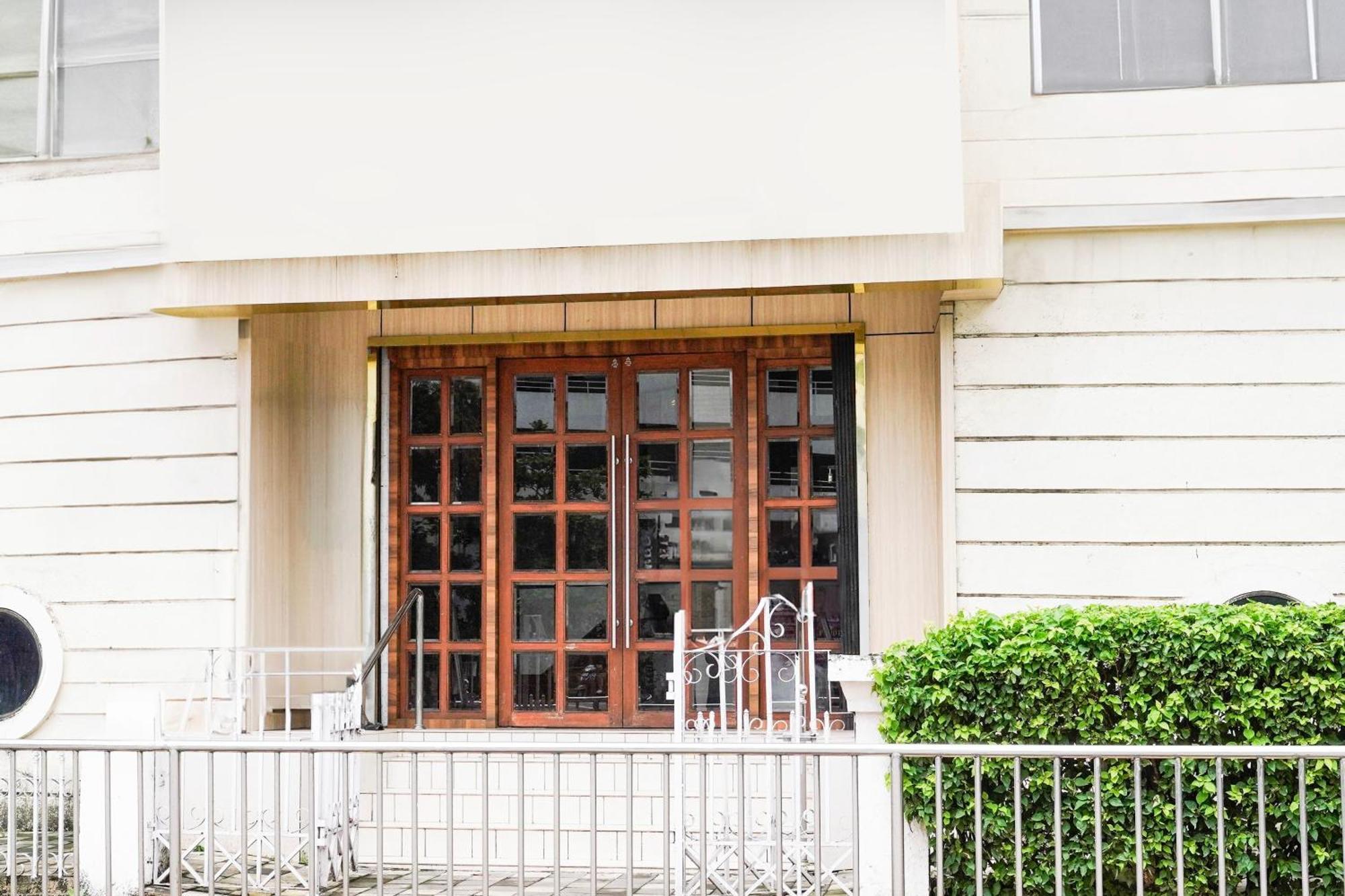 Hotel Super Townhouse Oak Vashi Turambhe Zewnętrze zdjęcie
