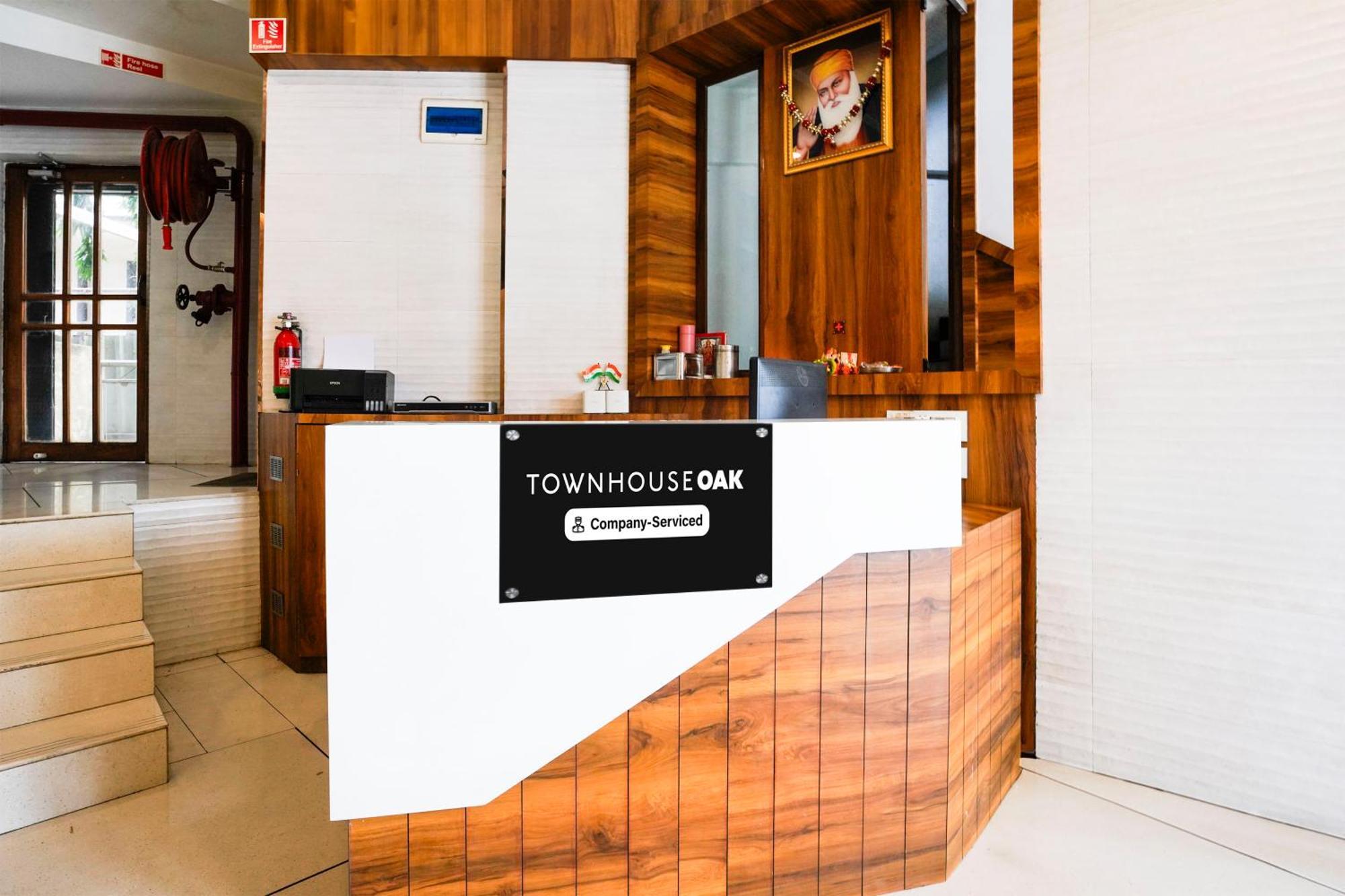 Hotel Super Townhouse Oak Vashi Turambhe Zewnętrze zdjęcie